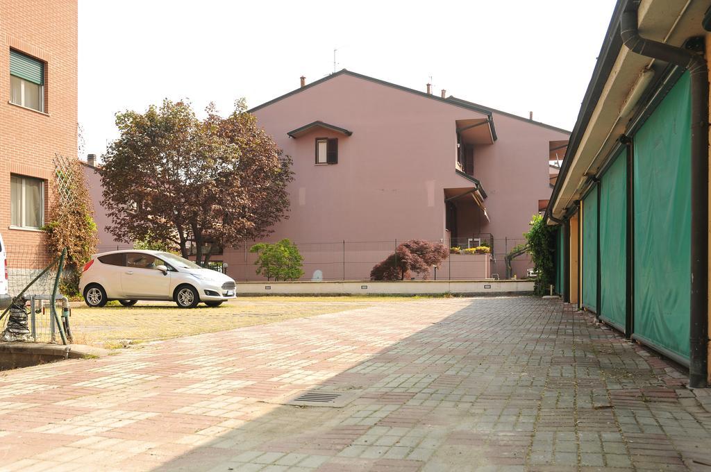 Borromeo Residenze Service S.A.S Peschiera Borromeo Luaran gambar